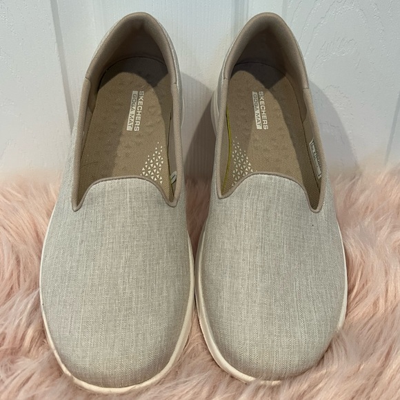 Skechers Slip-on Shoes - Picture 2 of 5